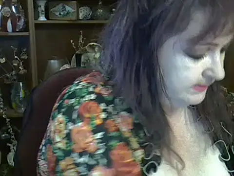 Snapshot of ElenaZed chatting on March 6, 2025, 5:43 pm ElenaZed online show from March 6, 2025, 5:43 pm