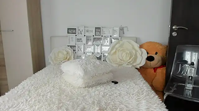 sweetemy4u online show from March 27, 2026, 8:26 am