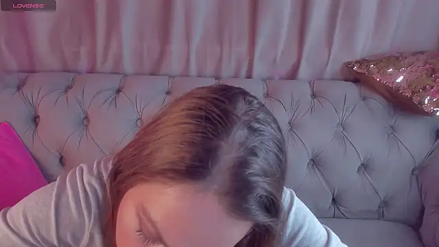 Snapshot of GwenCarter chatting on February 5, 2025, 4:03 pm GwenCarter online show from February 5, 2025, 4:03 pm