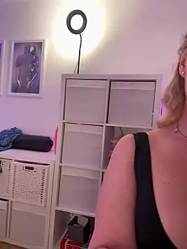 Snapshot of NastyMilf_ chatting on March 21, 2025, 9:45 am NastyMilf online show from March 21, 2025, 9:45 am