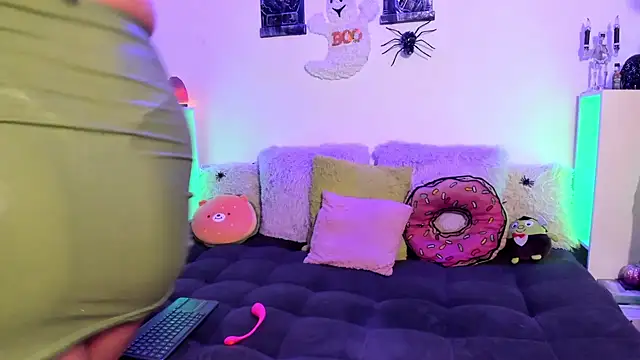 LillyCandy online show from November 1, 2025, 5:18 pm