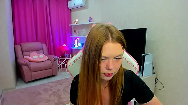 Strawberrye online show from November 15, 2025, 3:32 am