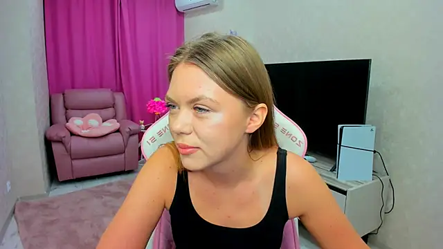 Strawberrye online show from February 23, 2026, 3:19 am