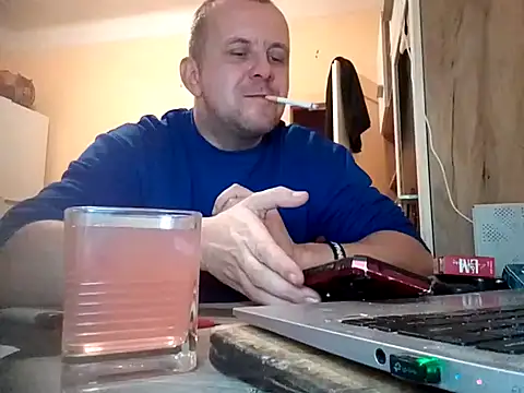 MrWhitePL online show from December 8, 2024, 5:44 pm