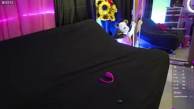 Rachellkors online show from October 7, 2025, 9:43 am