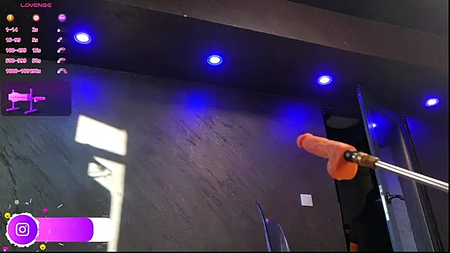 im-your-lovee online show from October 25, 2025, 6:01 am