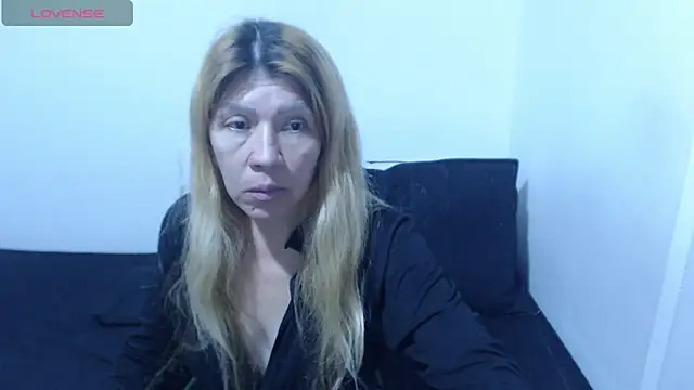 Snapshot of Dulce-Bella chatting on May 21, 2026, 2:47 pm Dulce-Bella online show from May 21, 2026, 2:47 pm