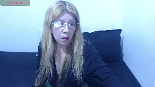 Dulce-Bella online show from June 23, 2026, 8:40 pm