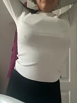 Aestheticsgirl online show from January 14, 2026, 9:02 am