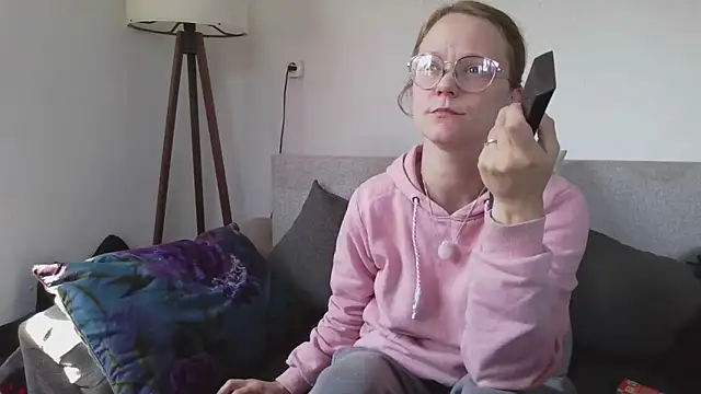 little-leni online show from April 1, 2026, 10:38 am