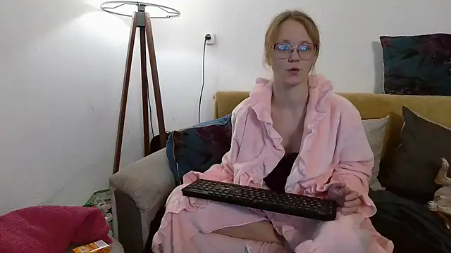 Snapshot of little-leni chatting on November 12, 2025, 8:12 pm little-leni online show from November 12, 2025, 8:12 pm