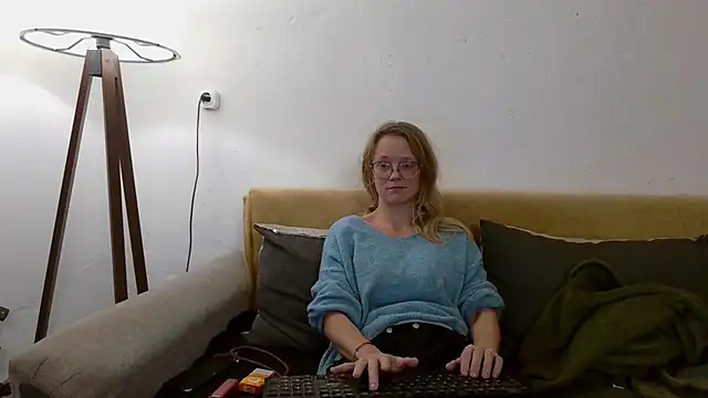 Snapshot of little-leni chatting on November 1, 2025, 7:52 pm little-leni online show from November 1, 2025, 7:52 pm