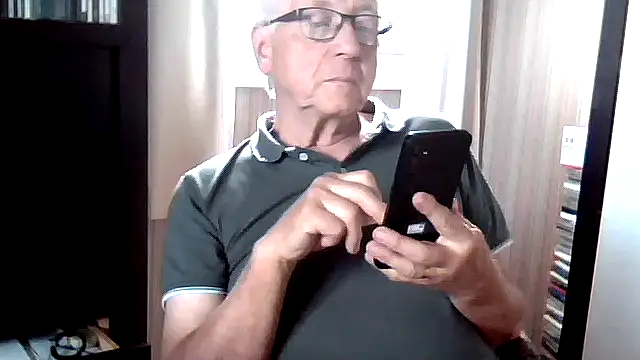 johnjohn622662 online show from June 15, 2026, 1:55 pm