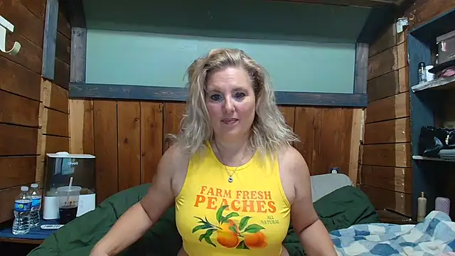 Snapshot of lisaxlovexxx chatting on February 17, 2026, 5:32 pm lisaxlovexxx online show from February 17, 2026, 5:32 pm