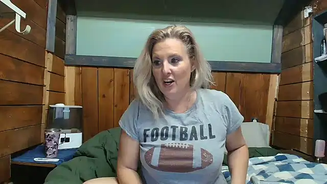 Snapshot of lisaxlovexxx chatting on February 9, 2026, 1:36 am lisaxlovexxx online show from February 9, 2026, 1:36 am