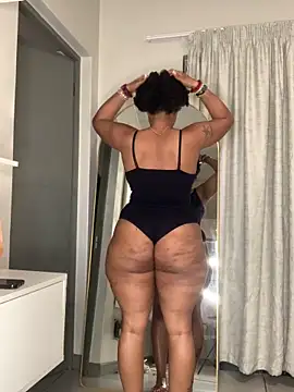 Snapshot of CurvyDesire1 chatting on December 1, 2025, 8:42 pm CurvyDesire1 online show from December 1, 2025, 8:42 pm