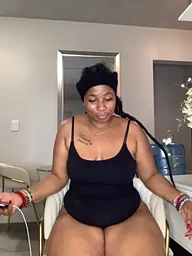 Snapshot of CurvyDesire1 chatting on December 15, 2025, 4:24 pm CurvyDesire1 online show from December 15, 2025, 4:24 pm