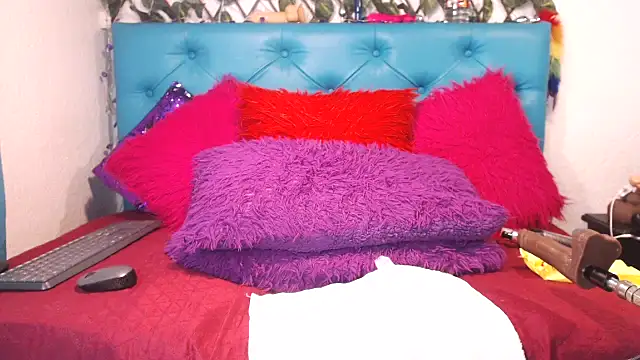 Snapshot of SARAWILLS chatting on November 3, 2025, 2:09 pm SARAWILLS online show from November 3, 2025, 2:09 pm