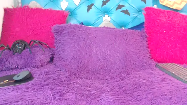 Snapshot of SARAWILLS chatting on October 18, 2025, 2:41 pm SARAWILLS online show from October 18, 2025, 2:41 pm