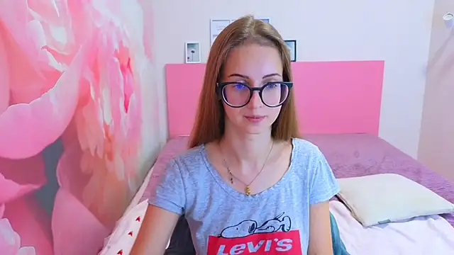 Snapshot of AliceAdams chatting on November 7, 2025, 7:46 am AliceAdams online show from November 7, 2025, 7:46 am