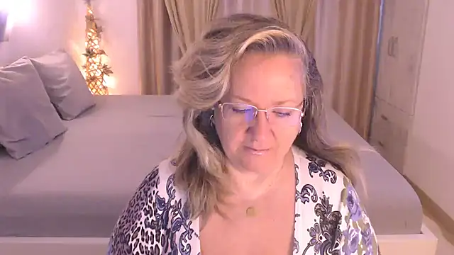 Raisshy online show from November 19, 2025, 6:57 am