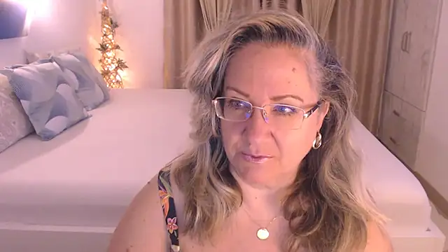 Raisshy online show from November 5, 2025, 4:48 am