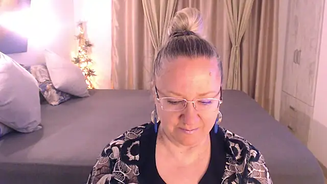 Raisshy online show from March 3, 2025, 4:43 am