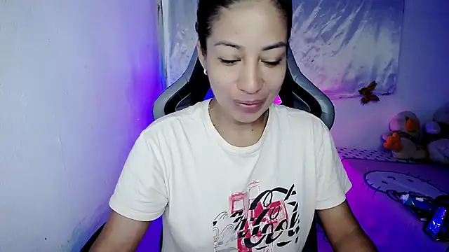 Snapshot of ninatiny chatting on February 15, 2026, 11:20 am ninatiny online show from February 15, 2026, 11:20 am