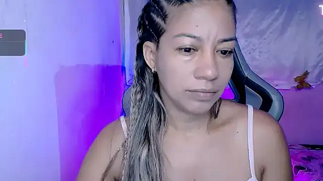 Snapshot of ninatiny chatting on October 13, 2025, 7:54 am ninatiny online show from October 13, 2025, 7:54 am