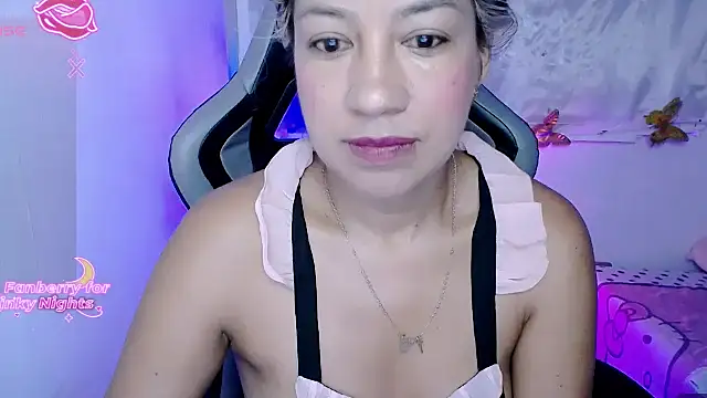 Snapshot of ninatiny chatting on November 25, 2025, 10:26 am ninatiny online show from November 25, 2025, 10:26 am