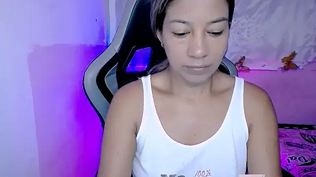 Snapshot of ninatiny chatting on October 24, 2025, 10:14 am ninatiny online show from October 24, 2025, 10:14 am