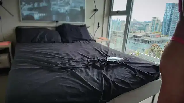 Snapshot of MikyFoxx chatting on October 16, 2025, 6:27 pm MikyFoxx online show from October 16, 2025, 6:27 pm