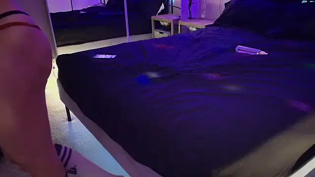 Snapshot of MikyFoxx chatting on October 11, 2025, 3:51 am MikyFoxx online show from October 11, 2025, 3:51 am