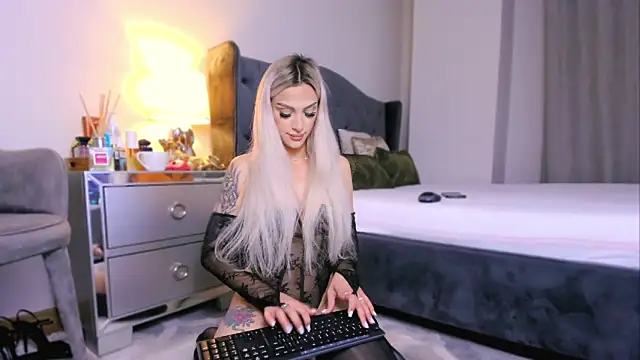 ElizzaBubble online show from April 20, 2026, 10:22 pm