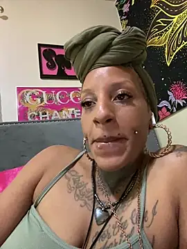 Snapshot of MzParker chatting on March 4, 2025, 3:37 pm MzParker online show from March 4, 2025, 3:37 pm