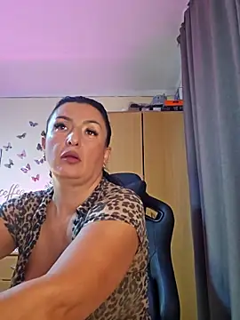 Snapshot of Hotangel75 chatting on October 22, 2025, 8:47 am Hotangel75 online show from October 22, 2025, 8:47 am