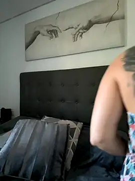 Clara-xoxo online show from October 13, 2025, 1:45 pm