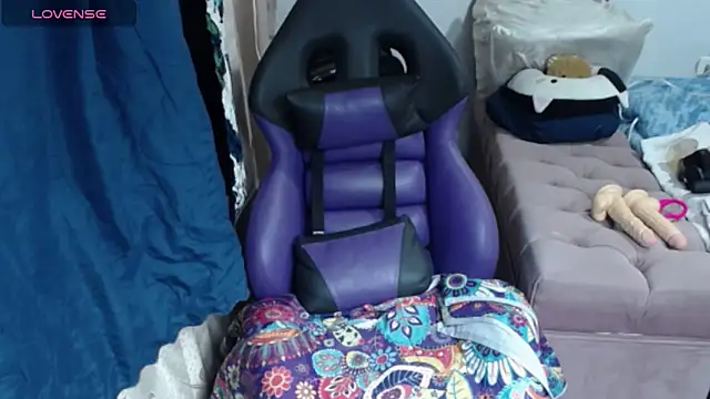 Snapshot of cristin_doll_ chatting on February 12, 2026, 10:31 pm cristin doll online show from February 12, 2026, 10:31 pm