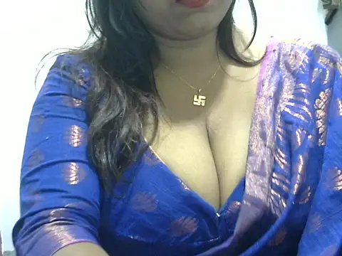 ROSEE MERRYYYY online show from November 18, 2025, 6:22 pm