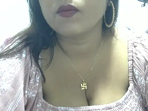 ROSEE MERRYYYY online show from April 15, 2026, 6:12 pm