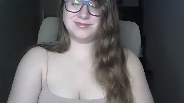 Snapshot of SeasonalSomeone chatting on June 14, 2026, 9:27 pm SeasonalSomeone online show from June 14, 2026, 9:27 pm