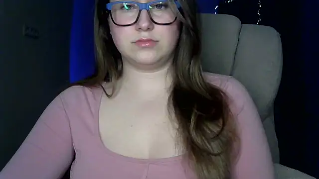 Snapshot of SeasonalSomeone chatting on April 19, 2026, 11:18 pm SeasonalSomeone online show from April 19, 2026, 11:18 pm