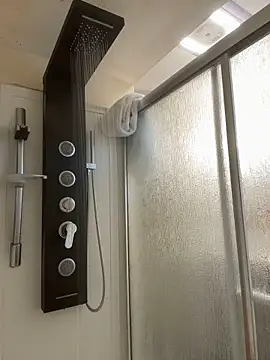 horneydreamer online show from April 24, 2026, 12:18 pm