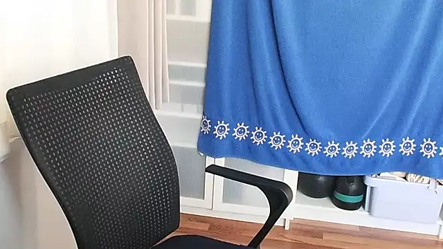 hotdestany online show from April 18, 2026, 6:38 am