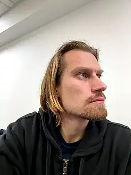 fmodel online show from January 9, 2026, 1:29 pm