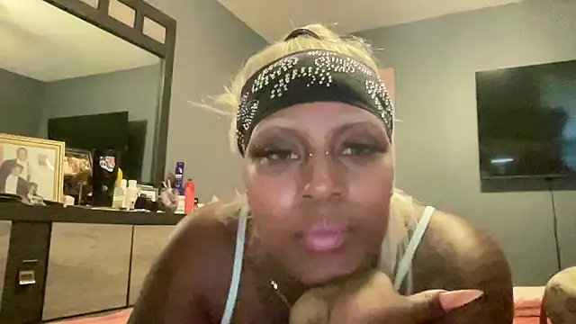 Creamesensation online show from October 7, 2025, 8:32 pm