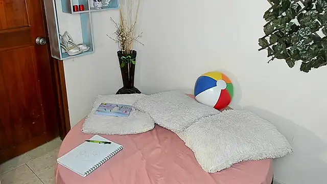 DestinyHills online show from April 8, 2026, 12:17 pm