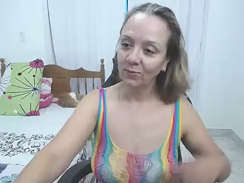 yeslluisa online show from October 16, 2025, 7:44 pm