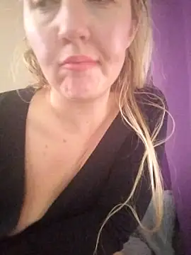 Mllesha74000 online show from January 23, 2025, 3:32 pm