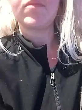 Mllesha74000 online show from January 14, 2026, 7:28 pm